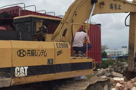 香蕉视频污片厂：卡特E200B回转无力故障